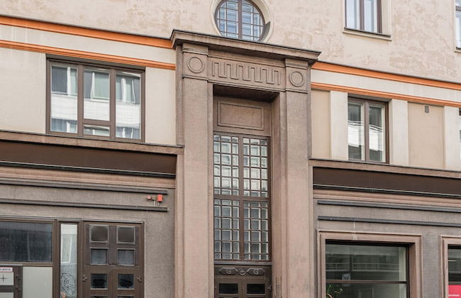 Historical 2BR Apartment with Sauna & Great Location - Foto 29