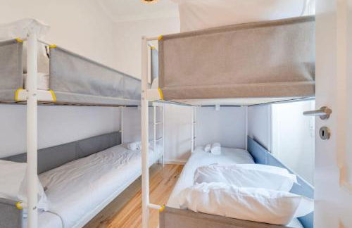 Cozy Coastal Getaway 3BR Apartment in Estoril - Foto 23