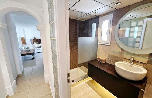 AMAZING ATTIC in City Center by SunCastle Apartamentos - Foto 16