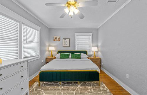 Bankers Hill Hideaway with AC Views and Parking - Foto 2