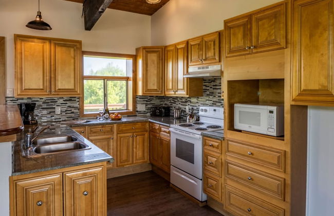 Spacious 8 bdrm Blue Mountain Cottage, Perfect for Large Groups, Private Beach, BBQ, Hot Tub, Sauna - Foto 7