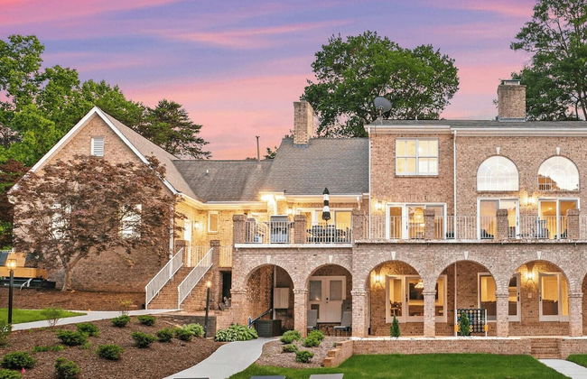 Shoreway Cove by Avantstay Waterfront, Pool, Dock - Photo 1