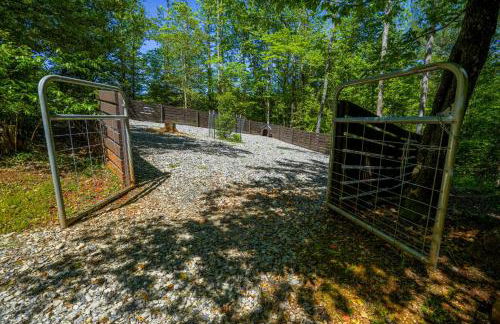 The Big Little Cabin - Hot Tub & Playground - Foto 29