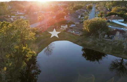 Ultimate Backyard Oasis, Heated Pool, Spa and Lake - Foto 48