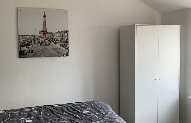 House - Sleeps 5 - Pet Friendly - Garden - Parking - Foto 2