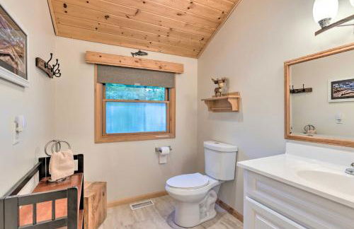 Charming Thompsonville Home with On-Site River! - Foto 17