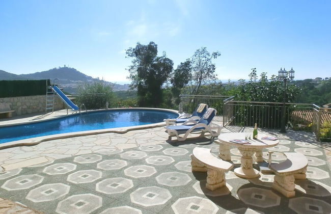 Beautiful Villa in Blanes With Private Swimming Pool - Photo 9