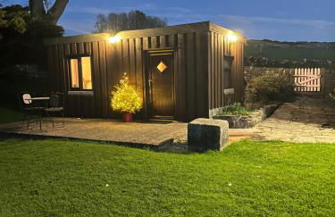 Thors Cave Cabin, Peak District - Photo 9