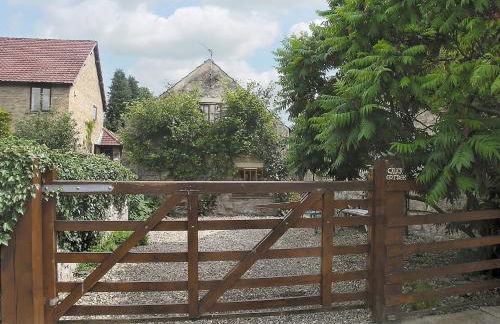 Cruck Cottage - Photo 1