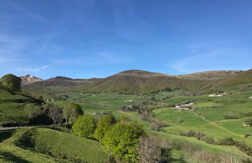 Farmhouse with mountain view - Photo 27