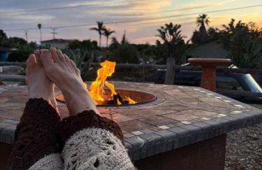 Seaside Garden Escape, A Stroll to the Beach! - Foto 1