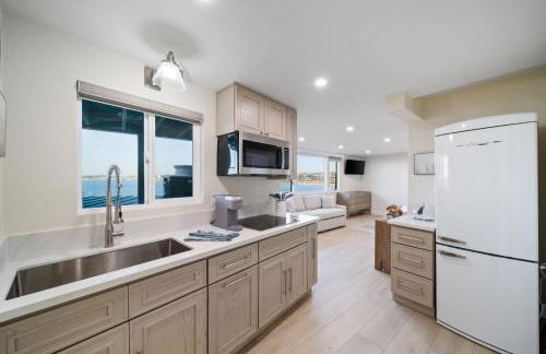 New Modern Studio - Stunning Ocean view - Photo 5