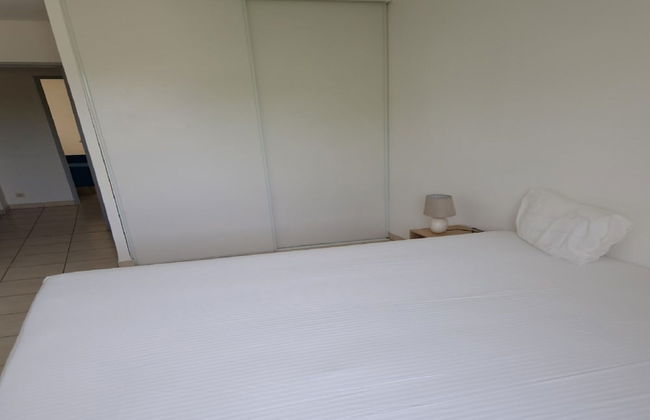 Beautiful Holiday Apartment in Uzes With Balcony - Foto 2