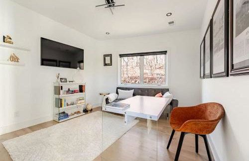 Modern Lakeview Home with Private Dock Sleeps 5 - Foto 23