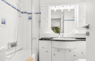 Boho Coastal Retreat with Jacuzzi, 1 min to Beach - Foto 51