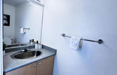 Cozy Downtown Condo Retreat with Space Needle View - Foto 21