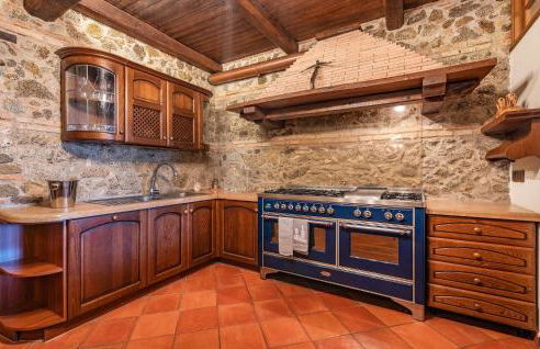 Nice Home In Montepaone - Photo 5