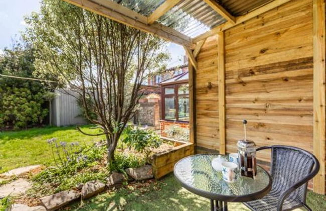 Host Stay Honeysuckle Cottage - Photo 22