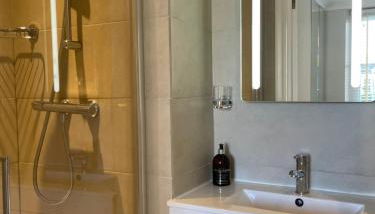 Wren House - Photo 3