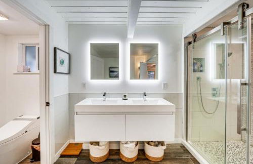 Stylish Bellingham Home with Lake and Mountain Views! - Foto 17