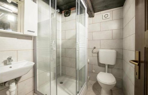 Awesome Home In Martinska Ves - Foto 17