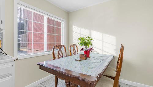 3 Bedroom 2 Bathroom House, Walkable to BART, Free Parking, Views - Foto 4