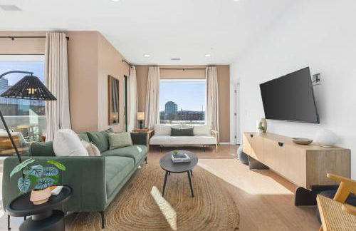 Penthouse Condo on River with Garage and Patio, Walk Downtown - Foto 10