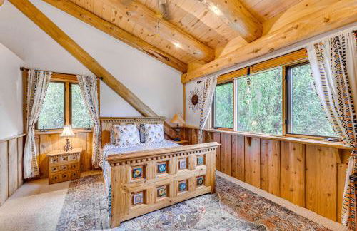 Scenic Payson Cabin! Fireplace and Wraparound Patio - Foto 17