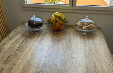 VILLA BLOSSOM in the beautiful area of Puerto Santiago Tenerife with 5 bedrooms for up to 10 guests private swimming pool and many other activities to entertain the family Secure parking for 2 cars and disabled access throughout - Foto 81