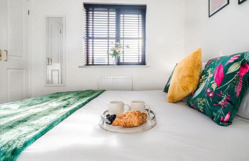 Free parking, Private Garden and Netflix, Charming Elegant 2 bedroom House Nottingham - Photo 71