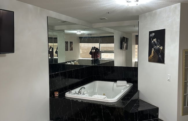 LUXURY DOWNTOWN CONDO TWO BEDROOM - Photo 5