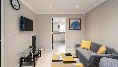 Superb 3 Bed Home Away from Home in Glasgow, just off M8 with free parking - Foto 2