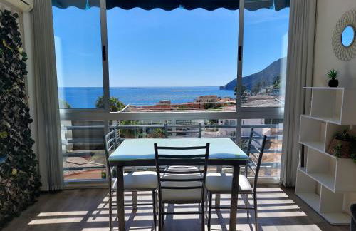 Vistas al mar. Junto a la playa. Garaje y piscina. - Photo 2