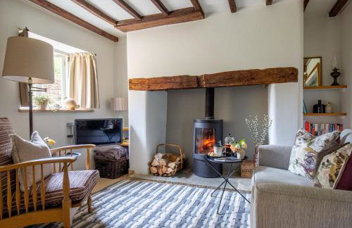 Climbing Rose Cottage - Dog Friendly - Peaceful Cotswold Cottage - Photo 20
