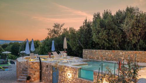 Villa Melary with Pool and Jacuzzi - Photo 2