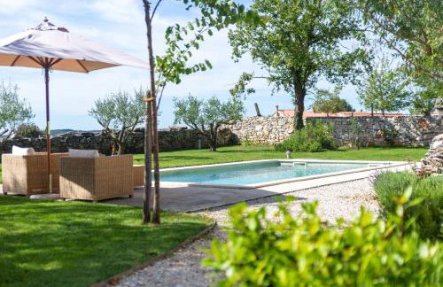 Beautiful restored farmhouse with private pool and gardens - Foto 8