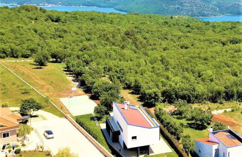 Luxury Villa Hedone with heated pool, welness and playground - Photo 2