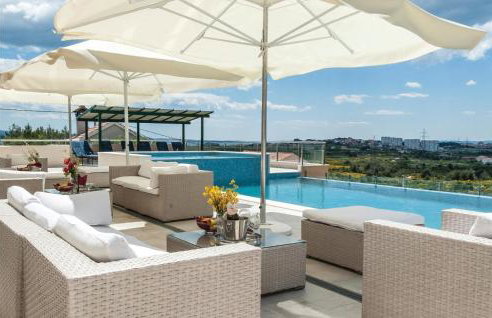 Gorgeous Home In Mravince With Sauna - Photo 10