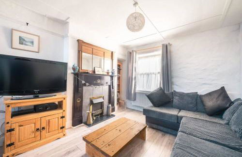 Cosy Welsh Cottage in St Davids Centre with Garden - Photo 13