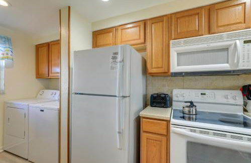Central Cocoa Beach Condo with View, Steps to Beach! - Foto 8