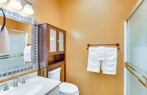 Hot Tub Access and Fire Pit Green Valley Getaway! - Foto 19