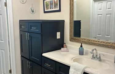 River Run Cottage Modern 2BR Waterfront Retreat in Linville Land Harbor - Foto 78