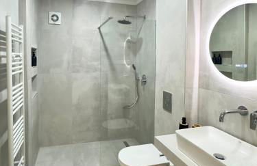 Hermes Luxury Apartment - Photo 16