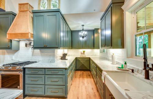 Luxurious Clarkesville Cabin with Decks and Fire Pit - Foto 8