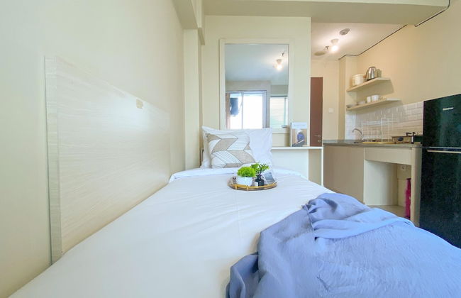 Homey And Best Place Studio Tifolia Apartment - Photo 4