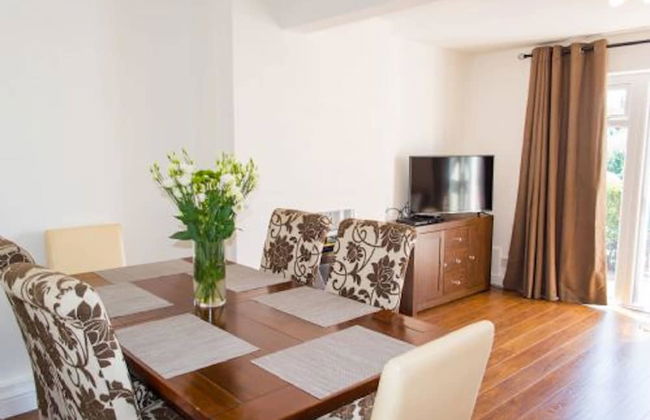 Host Stay Quayside Cottage - Photo 4