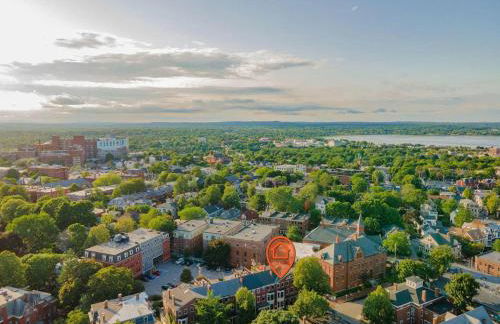 Local Landmark - Gorgeous Historic Home - Foto 5