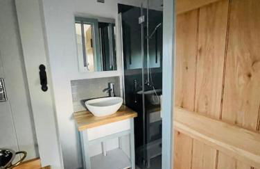 The Hut@Trefechan Wen - Coastal Coziness! - Photo 3