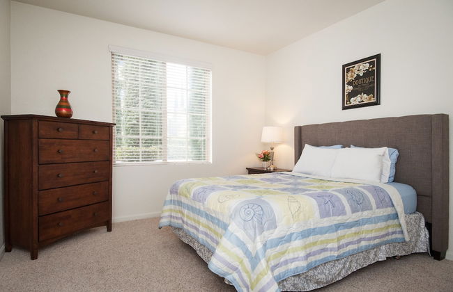 Sunshine Suites at Hillcrest - Photo 4