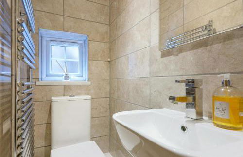 Boutique Apartment - City Centre - Free Parking, Fast Wifi and Smart TV by Yoko Property - Foto 14